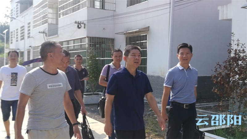 鞠晓阳督导长排村脱贫攻坚工作：以过硬作风冲刺脱贫摘帽“最后一公里”