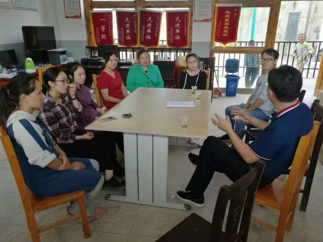 邵阳市工商联关爱富寨光彩小学