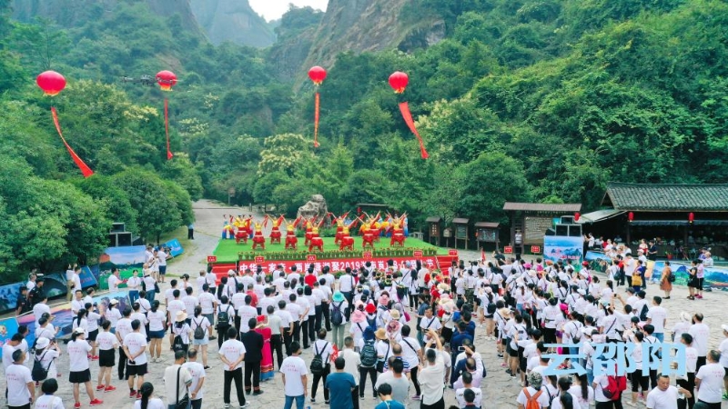 “中华一家亲”海峡两岸各民族交流活动走进崀山