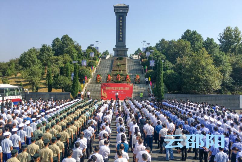 缅怀革命先烈 传承革命精神！邵阳市区各界向烈士敬献花篮