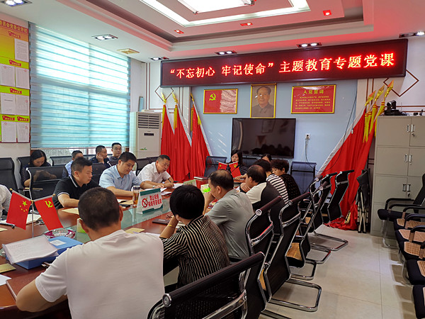 邵阳县副县长陈道文为科工信局上主题教育专题党课