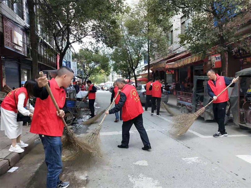 邵阳县公路建设养护中心赴沙坪社区开展“不忘初心、牢记使命”主题教育清洁大扫除活动