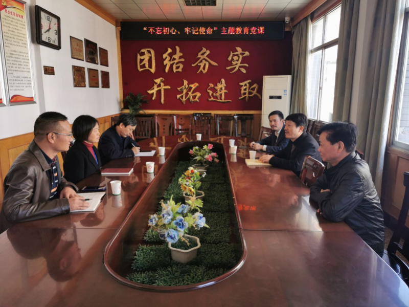 新邵县卫健局局长给基层一线党支部上党课