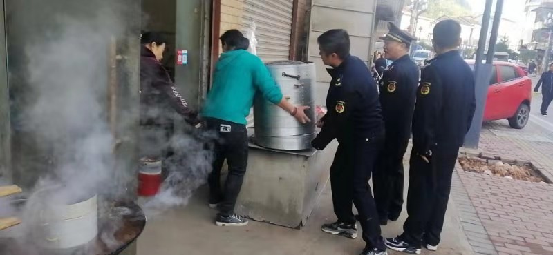 ​新邵县严塘镇人民政府开展街区综合整治工作