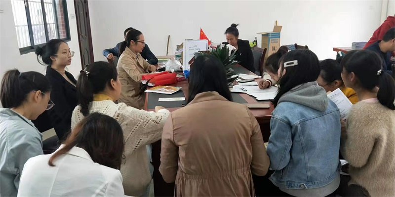 甘为人梯，助力城西——记隆回县城西学校优秀教师刘佳