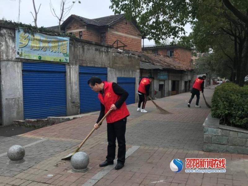 邵阳市交通建设质量安全监督管理处志愿者 坚持+行动 力挺邵阳创文工作