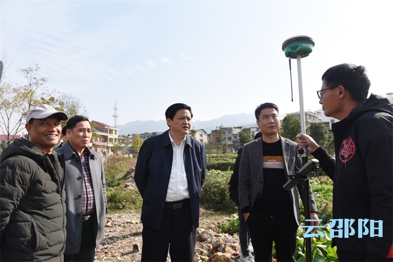 李万千在新邵县坪上镇巡河：压实管河护河责任 通力合作做好河长制工作