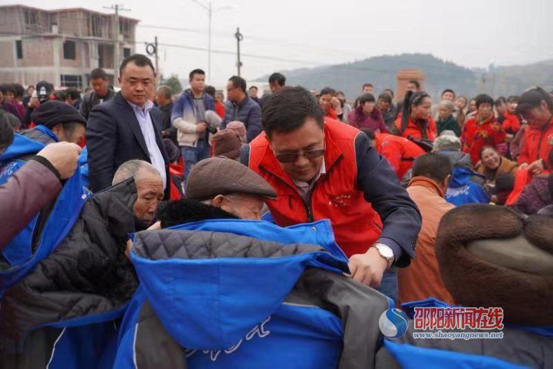 隆回：志愿者“不惑” 孤寡者不孤