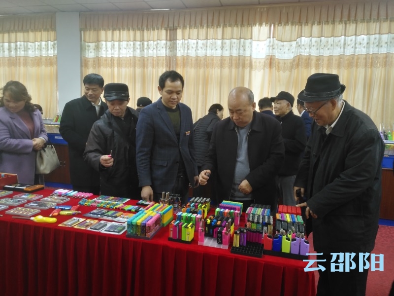 邵阳市政协组织离退休老干部到邵东市参观考察