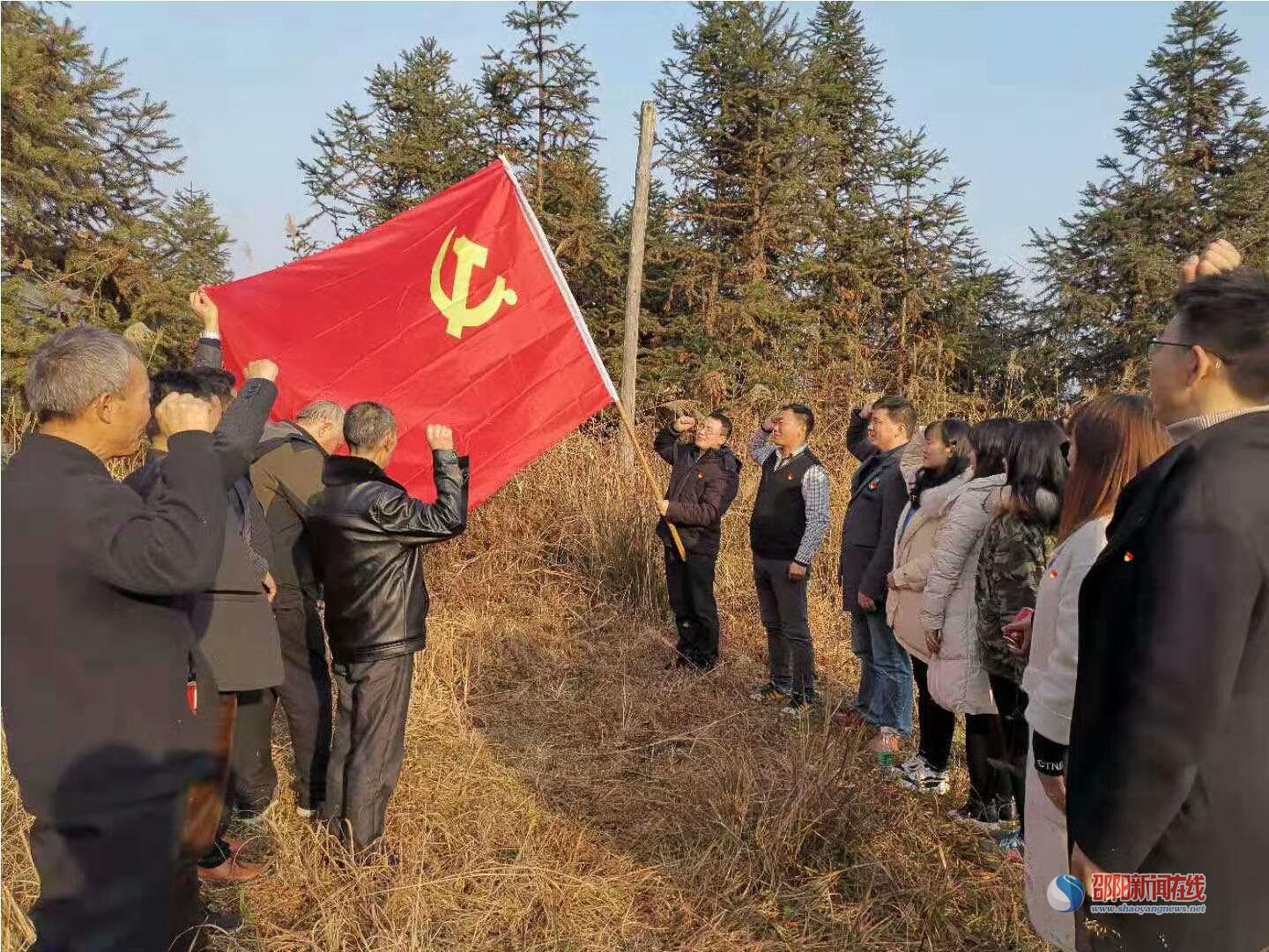 隆回县石桥铺学校党支部组织参观本土老革命基地——土岭界