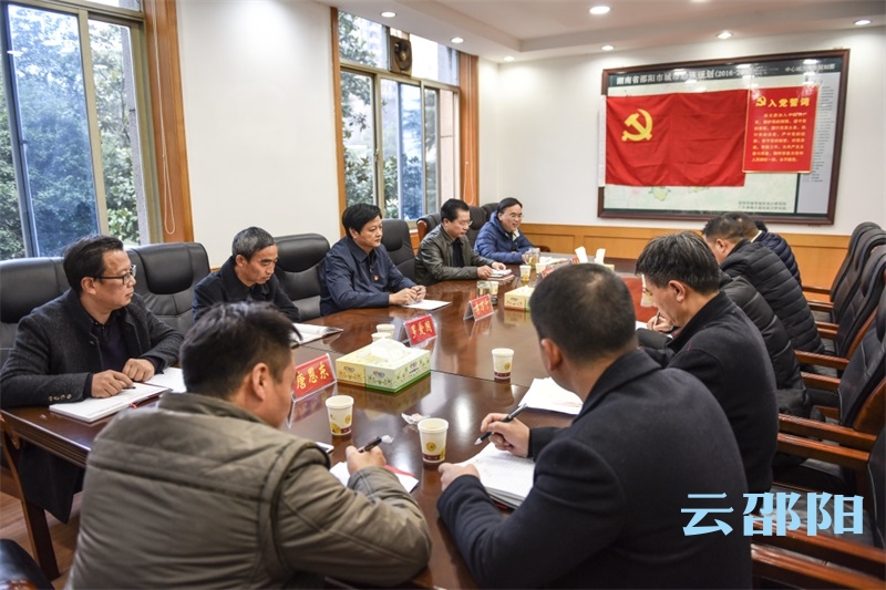 李万千参加市委办第三支部专题组织生活会