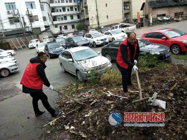 隆回县桃花坪街道志愿者开展人居环境“三大”行动