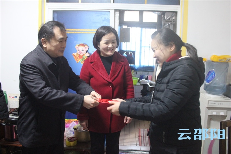 李放文走访慰问“双联”困难职工