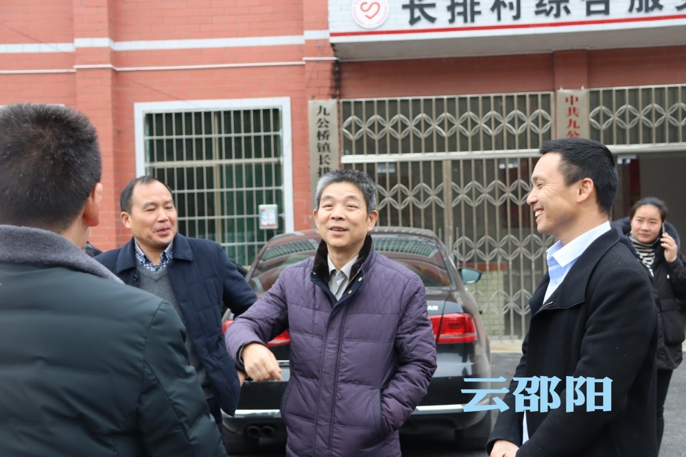 鞠晓阳走访“双联”单位和扶贫村