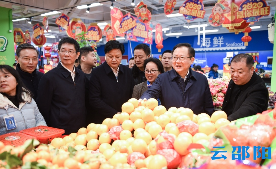 龚文密刘事青检查市场供应并开展走访慰问：向坚守一线的工作人员致以美好的新春祝福