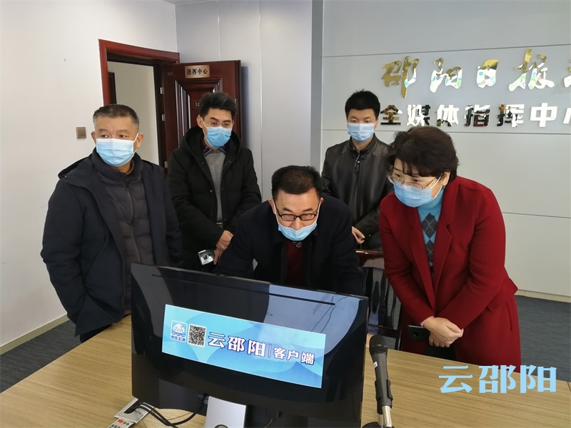 周迎春走访慰问坚守一线的新闻宣传工作者