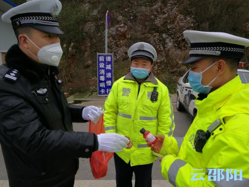 邵阳交警：红色先锋高擎抗击疫情的大旗