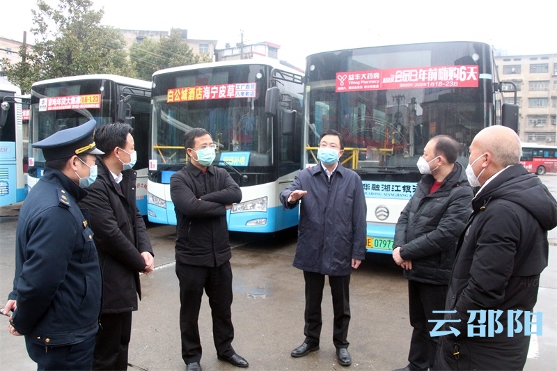 蔡典维调度市城区公交出行工作：在坚持以疫情防控为首位的基础上推动公交出行