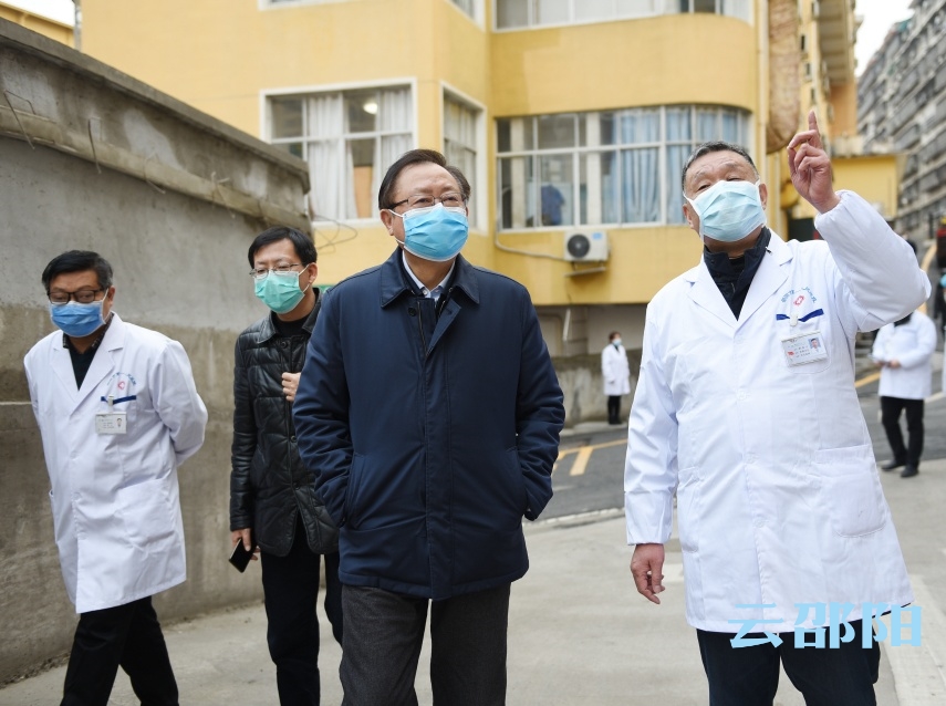 龚文密看望慰问疫情防控一线工作人员：发挥防控主力军作用   守护人民生命安全和身体健康