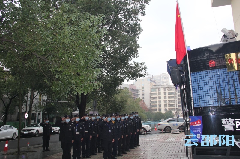 邵阳快警驻守重点部位助力抗疫