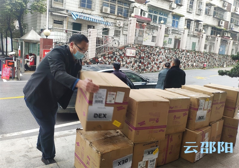 爱心企业向邵阳市教育局捐赠3万只口罩