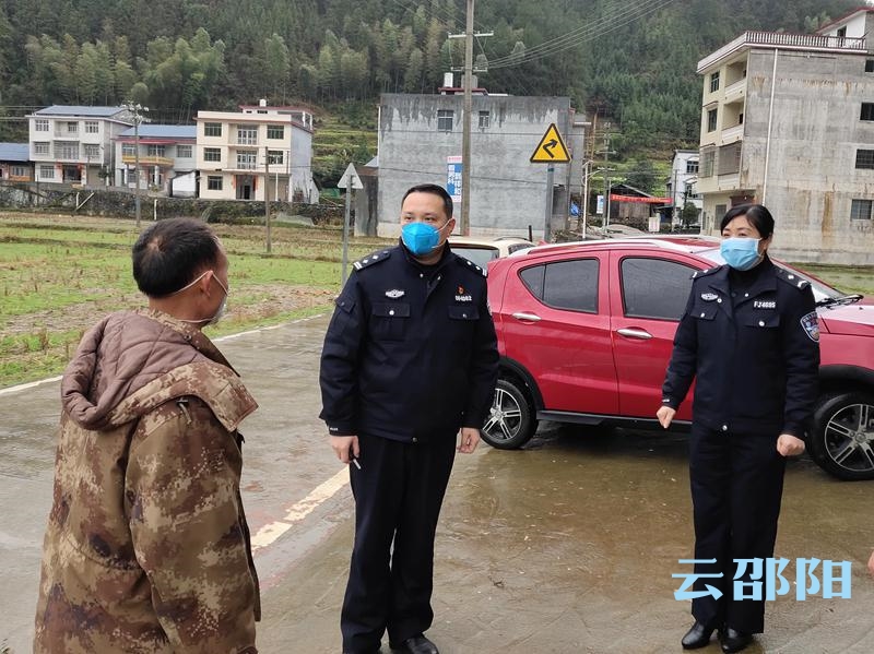 绽放在抗疫一线的铿锵玫瑰——记洞口县公安局江口派出所驻村辅警杨立君