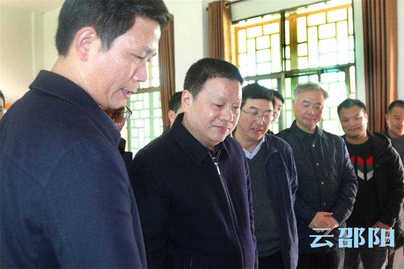 王昌义到邵阳县良山村挂牌督战脱贫攻坚工作