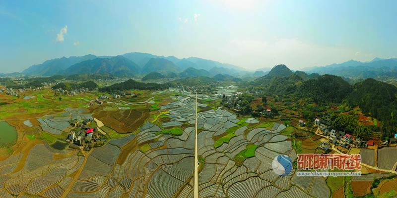 新宁县巡田乡首次使用无人机开展禁种铲毒踏查工作
