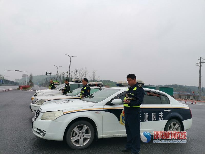 隆回县交通运输执法人员致敬英雄缅怀同胞