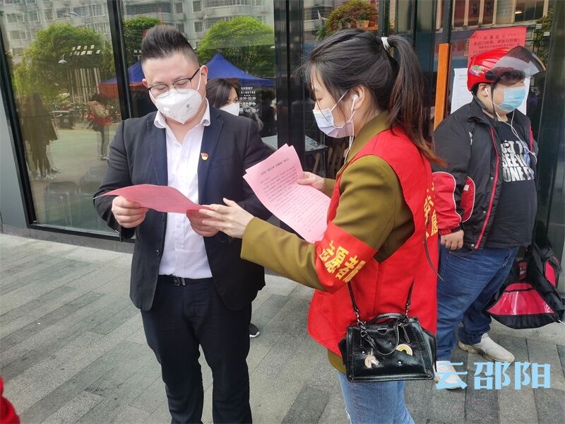 双清区东风路街道开展倡导使用“公筷”文明志愿活动