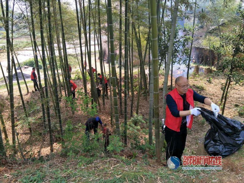 隆回县北山镇志愿服务助力人居环境卫生整治