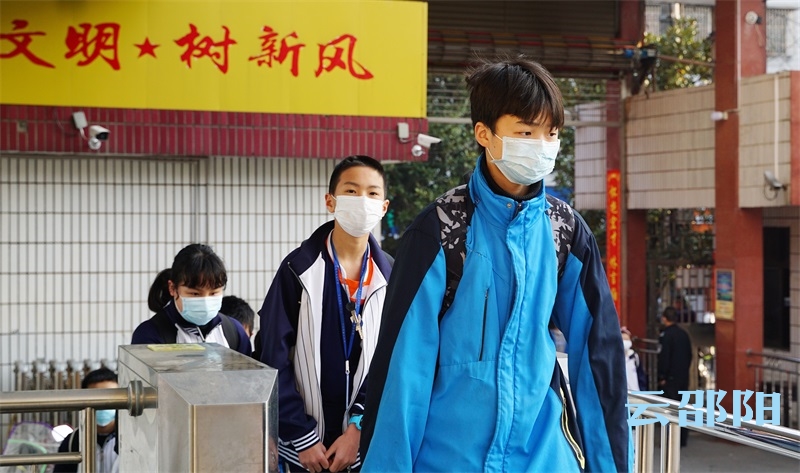今日邵阳市各中学其他年级有序开学