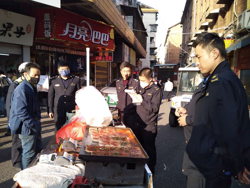 大祥城管进行校园周边专项整治行动助力复学复课