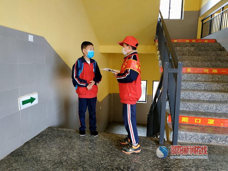 “他们就像那朵花一样”