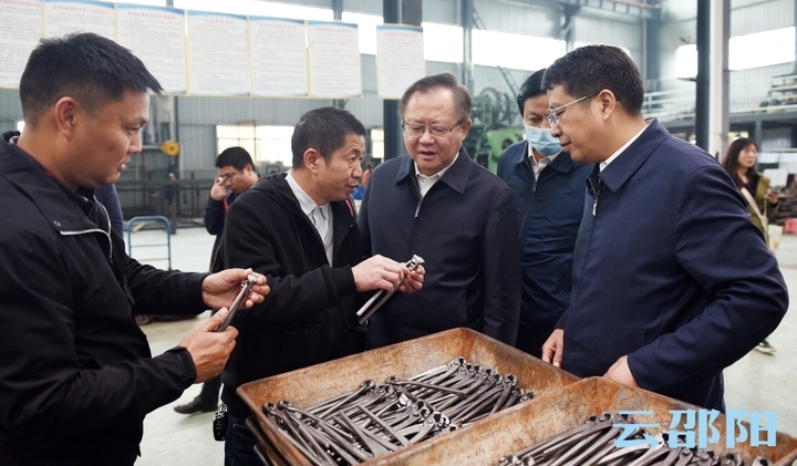 龚文密在邵东市仙槎桥镇调研：推动产业转型升级 加快五金特色小镇建设