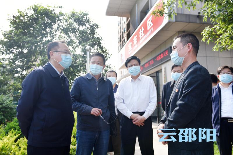 龚文密：加强社区治理体系建设 提高社区管理服务水平