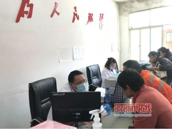邵阳市脑科医院到新邵县潭府乡开展残疾人证集中受理工作