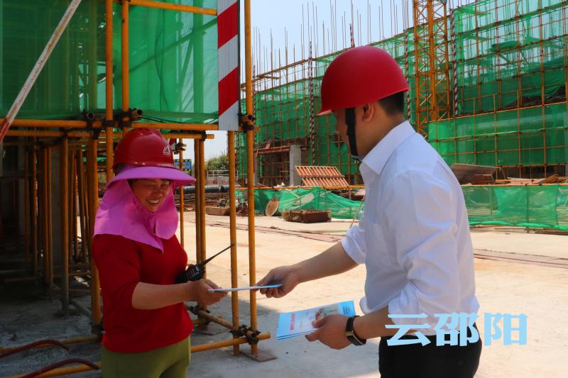 《保障农民工工资支付条例》宣传周为农民工“护薪”