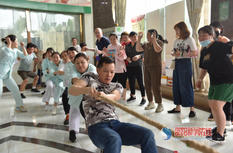 汇恩生殖医院组织“凝心聚力展风采”庆祝五四青年节主题拔河比赛