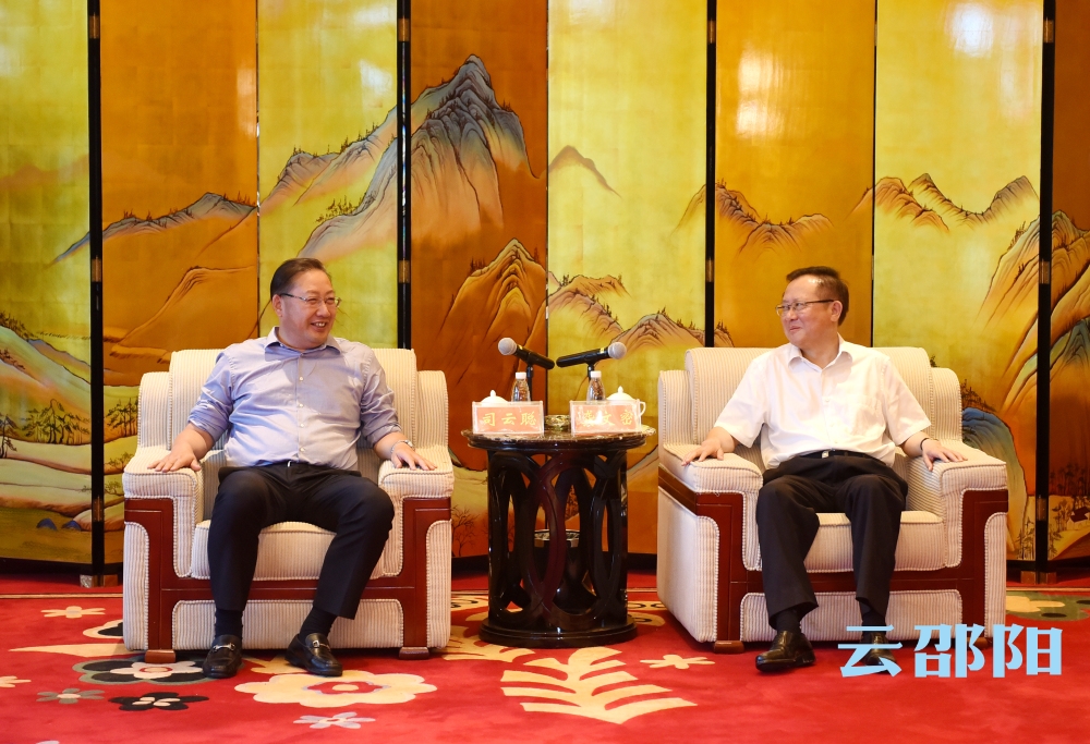 龚文密刘事青会见中电彩虹集团董事长司云聪：共同推动特种玻璃产业做大做强
