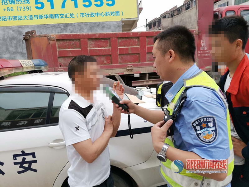 新邵交警查获一起酒驾