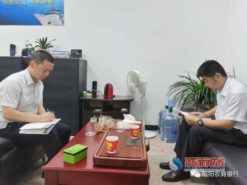 昭阳农商行党委书记海峻周末到基层网点摸底调研