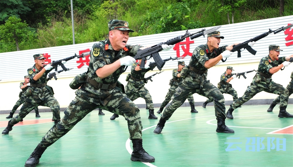 邵阳拍客 | 武警邵阳支队官兵，迎着烈日练精兵