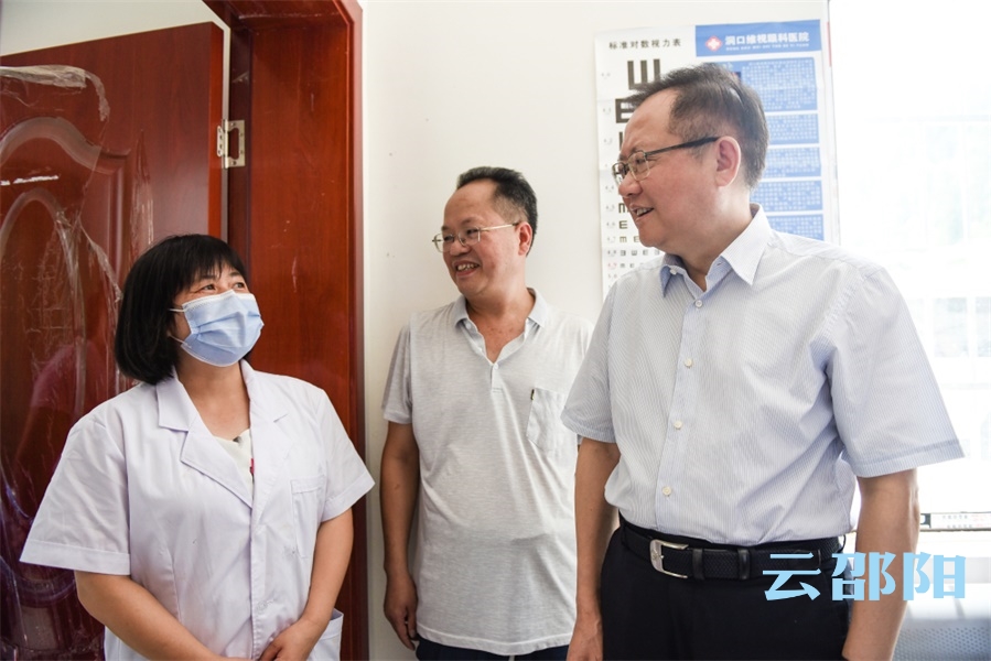 龚文密在洞口调研：充分发挥当地资源优势 让贫困群众过上更加美好的生活