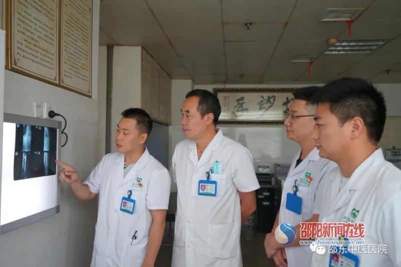 邵东市七旬老人两次摔骨折 专家联动忙救治