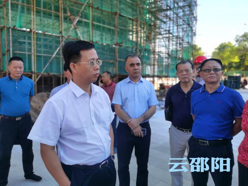 彭华松在步步高新天地项目现场办公