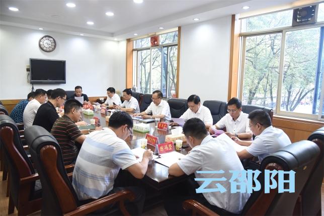 龚文密主持召开玻璃显示产业项目推进座谈会：坚定不移加快项目建设 推动特种玻璃谷做大做强
