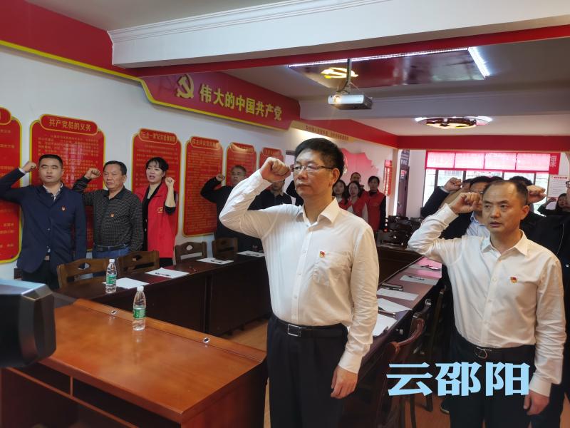 刘事青赴双清区督导检查迎“国卫”复审工作和节前物资供应、安全工作
