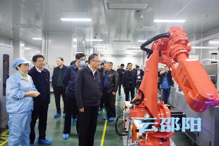 ​龚文密：持之以恒推进产业项目建设 努力在打造“三个高地”上走在前列