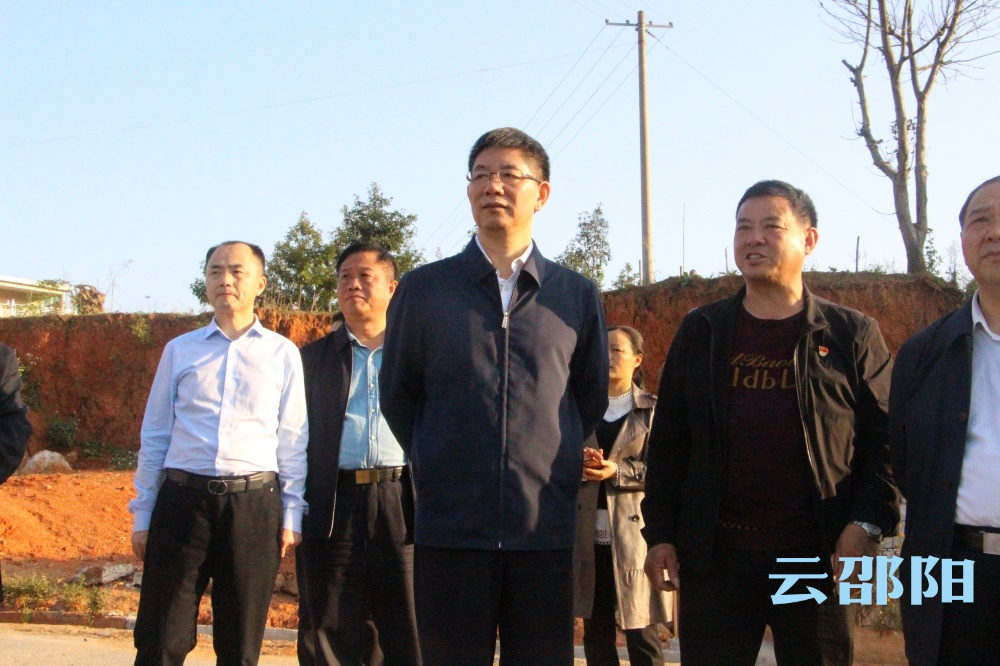 刘事青到邵阳县、隆回县、新宁县宣讲党的十九届五中全会精神并督导脱贫攻坚工作